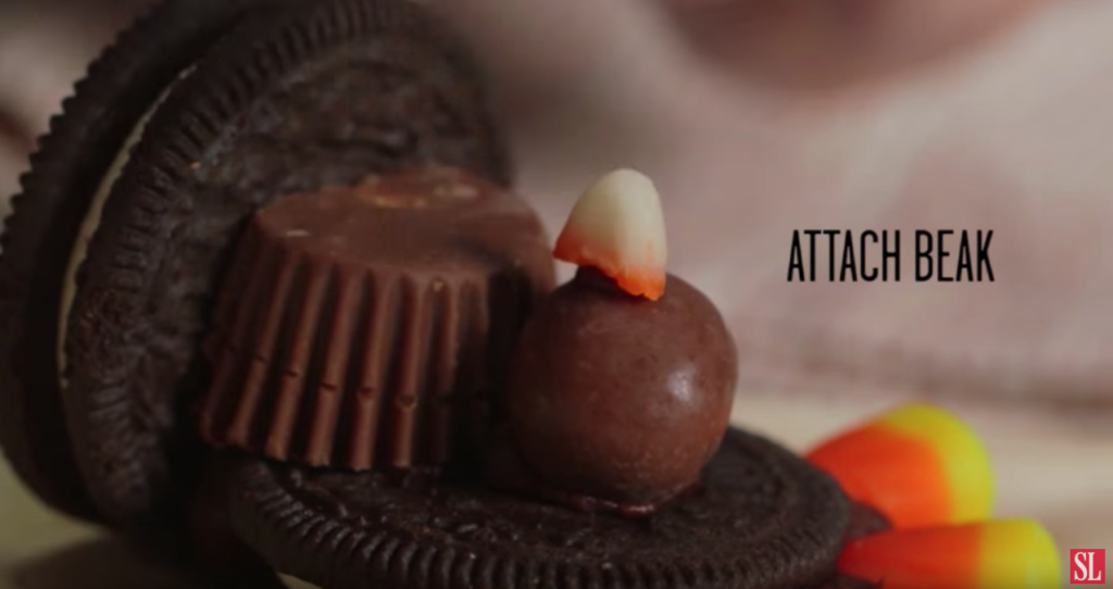 If you're looking for a cute Thanksgiving dessert recipe that doubles as a Thanksgiving craft, your search is over! This adorable Oreo Turkey is the perfect Thanksgiving dessert idea for kids! #Thanksgivingrecipes #fallrecipes #holidaybaking #holidayrecipes