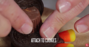 If you're looking for a cute Thanksgiving dessert recipe that doubles as a Thanksgiving craft, your search is over! This adorable Oreo Turkey is the perfect Thanksgiving dessert idea for kids! #Thanksgivingrecipes #fallrecipes #holidaybaking #holidayrecipes