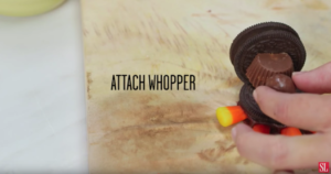 If you're looking for a cute Thanksgiving dessert recipe that doubles as a Thanksgiving craft, your search is over! This adorable Oreo Turkey is the perfect Thanksgiving dessert idea for kids! #Thanksgivingrecipes #fallrecipes #holidaybaking #holidayrecipes