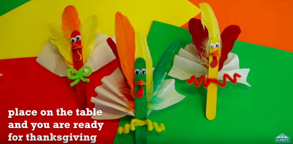 Want an easy Thanksgiving craft you can do with the kids that doubles as a DIY Thanksgiving napkin ring? This cute turkey craft is the perfect homemade Thanksgiving napkin ring! #Thanksgiving #DIY #Autumncraft #holidays #Thanksgivingtable #Thanksgivingdecorations