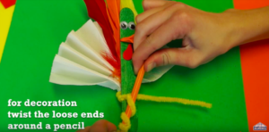 Want an easy Thanksgiving craft you can do with the kids that doubles as a DIY Thanksgiving napkin ring? This cute turkey craft is the perfect homemade Thanksgiving napkin ring! #Thanksgiving #DIY #Autumncraft #holidays #Thanksgivingtable #Thanksgivingdecorations