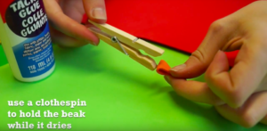 Want an easy Thanksgiving craft you can do with the kids that doubles as a DIY Thanksgiving napkin ring? This cute turkey craft is the perfect homemade Thanksgiving napkin ring! #Thanksgiving #DIY #Autumncraft #holidays #Thanksgivingtable #Thanksgivingdecorations