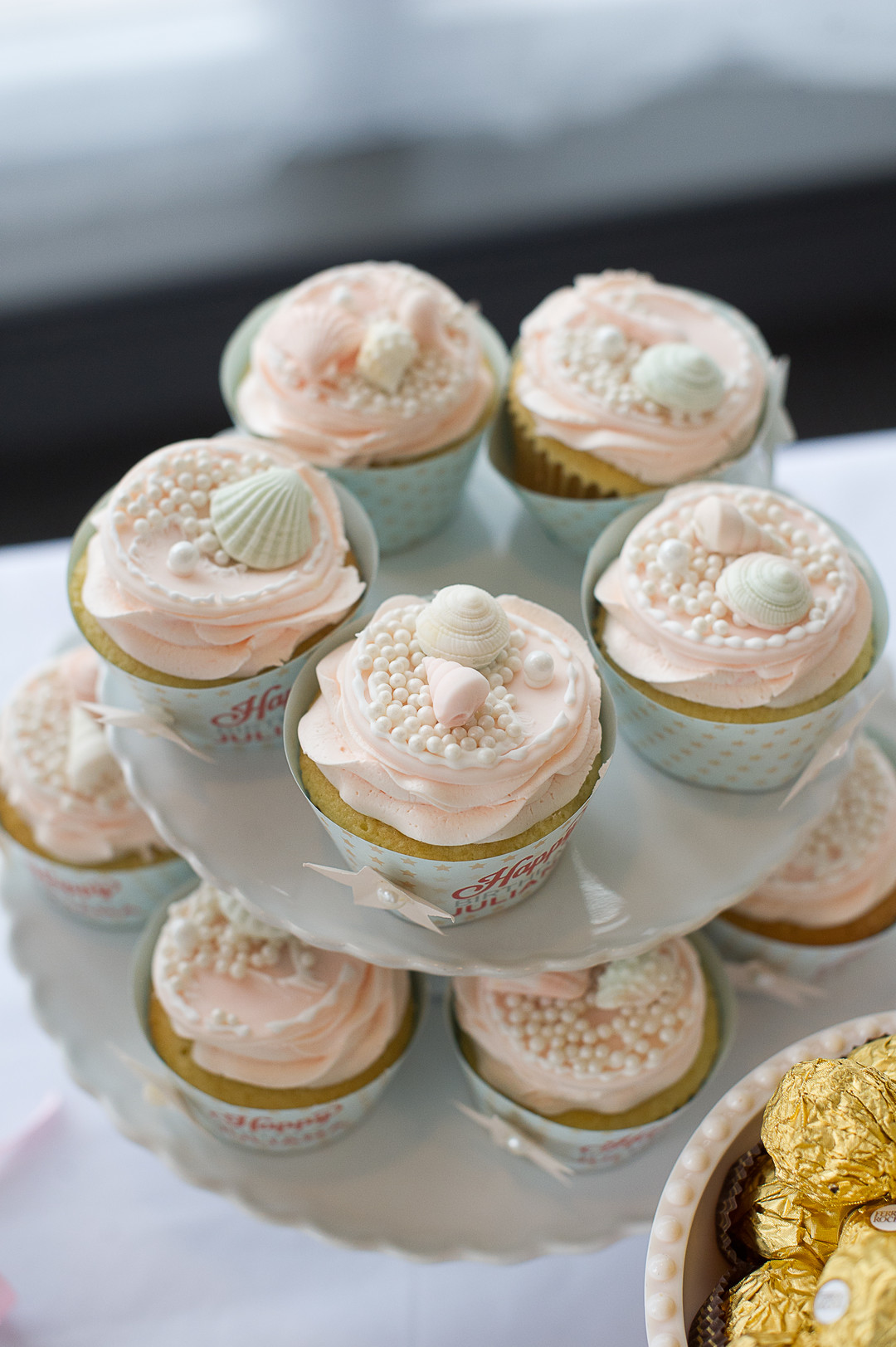 pink cupcakes with seashells toppers