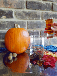 Looking for a unique fall cocktail recipe that's easy? Our simple autumn old fashioned drink is one of the best variations of the cocktail and perfect for a party or Thanksgiving dinner! Click for details! #fallrecipes #holidayrecipes #cocktail #parties365