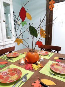 Want to set a fun Thanksgiving kids table with an easy centerpiece and a free printable coloring turkey placemat? We've made it easy with these table setting ideas, decorations and centerpiece decorated with thankful fall leaf printables! Click to see the details! #Thanksgiving #thanksgivingtable #parties365