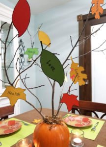 Want to set a fun Thanksgiving kids table with an easy centerpiece and a free printable coloring turkey placemat? We've made it easy with these table setting ideas, decorations and centerpiece decorated with thankful fall leaf printables! Click to see the details! #Thanksgiving #thanksgivingtable #parties365