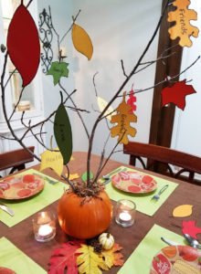 Want to set a fun Thanksgiving kids table with an easy centerpiece and a free printable coloring turkey placemat? We've made it easy with these table setting ideas, decorations and centerpiece decorated with thankful fall leaf printables! Click to see the details! #Thanksgiving #thanksgivingtable #parties365