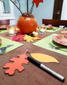 Want to set a fun Thanksgiving kids table with an easy centerpiece and a free printable coloring turkey placemat? We've made it easy with these table setting ideas, decorations and centerpiece decorated with thankful fall leaf printables! Click to see the details! #Thanksgiving #thanksgivingtable #parties365
