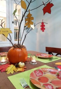 Want to set a fun Thanksgiving kids table with an easy centerpiece and a free printable coloring turkey placemat? We've made it easy with these table setting ideas, decorations and centerpiece decorated with thankful fall leaf printables! Click to see the details! #Thanksgiving #thanksgivingtable #parties365