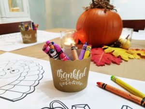 Want to set a fun Thanksgiving kids table with an easy centerpiece and a free printable coloring turkey placemat? We've made it easy with these table setting ideas, decorations and centerpiece decorated with thankful fall leaf printables! Click to see the details! #Thanksgiving #thanksgivingtable #parties365