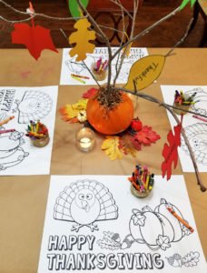 Want to set a fun Thanksgiving kids table with an easy centerpiece and a free printable coloring turkey placemat? We've made it easy with these table setting ideas, decorations and centerpiece decorated with thankful fall leaf printables! Click to see the details! #Thanksgiving #thanksgivingtable #parties365