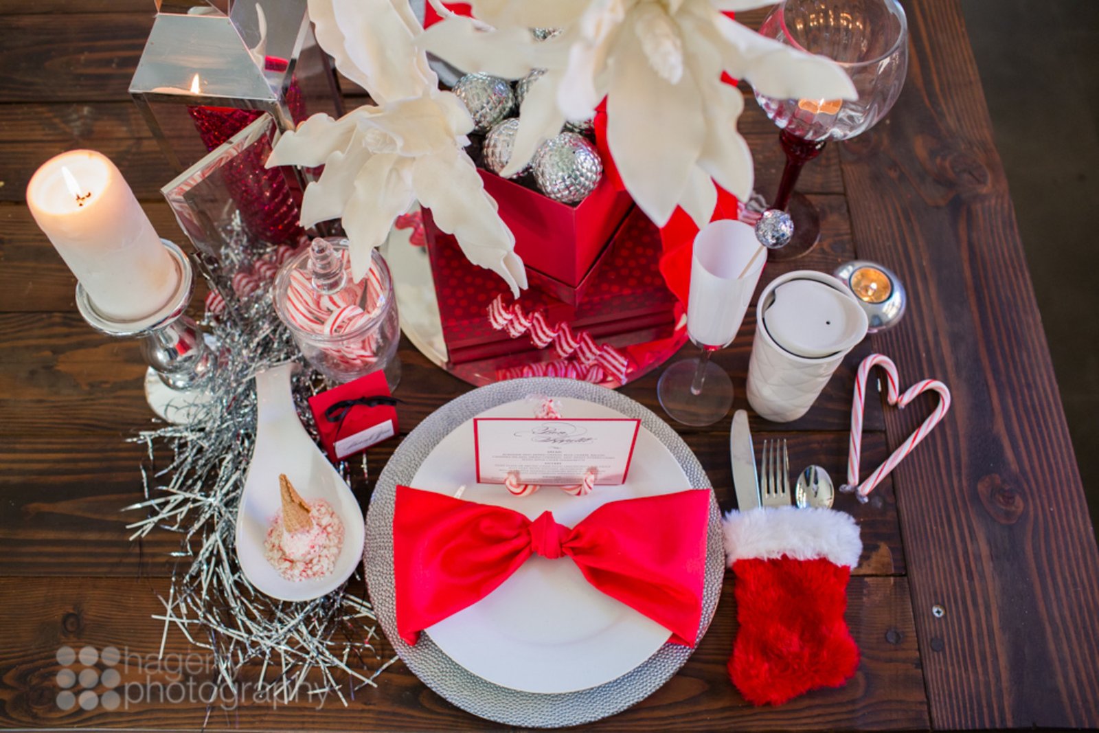 Christmas place setting ideas in red and white
