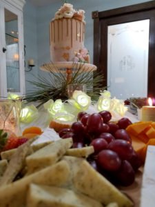 A fabulous 40th birthday party idea for women is a wine tasting party! Check out the decorations, cake, appetizers and even download a printable wine tasting card! #40thbirthday #wine #winetasting #printable #birthday