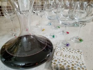 A fabulous 40th birthday party idea for women is a wine tasting party! Check out the decorations, cake, appetizers and even download a printable wine tasting card! #40thbirthday #wine #winetasting #printable #birthday