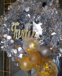 A fabulous 40th birthday party idea for women is a wine tasting party! Check out the decorations, cake, appetizers and even download a printable wine tasting card! #40thbirthday #wine #winetasting #printable #birthday