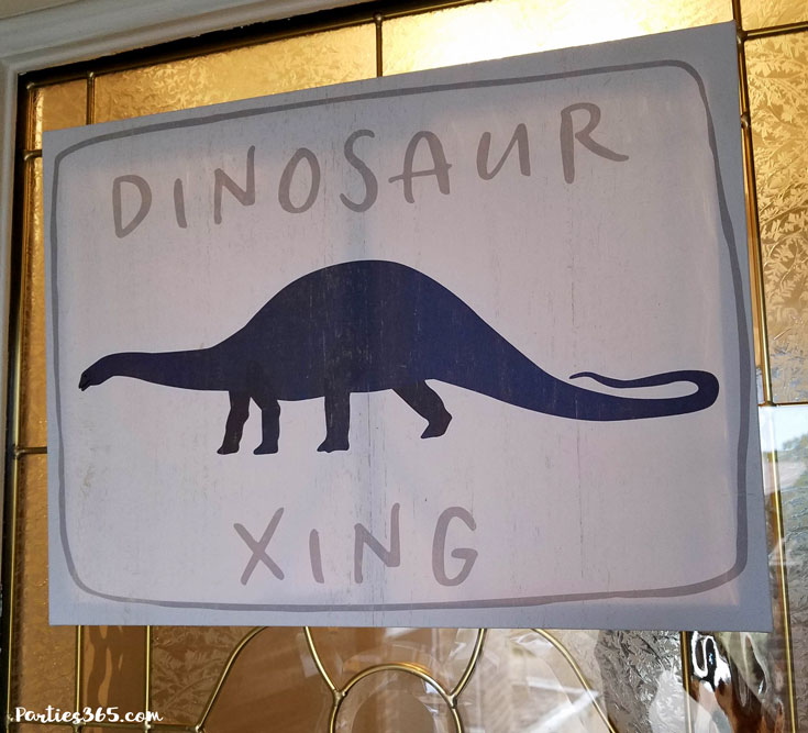 dinosaur xing sign with blue dinosaur