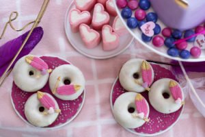 This sweet Dream Catcher themed girl's Valentine's Day Party for kids is full of cute ideas for decorations, desserts, balloons and more! The lovely Galentine's Day tablesetting is playful and fun and will inspire your classroom, home or friends party! #Valentines #ValentinesDay #PartyIdeas #partysupplies #Galentines