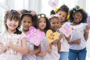 This sweet Dream Catcher themed girl's Valentine's Day Party for kids is full of cute ideas for decorations, desserts, balloons and more! The lovely Galentine's Day tablesetting is playful and fun and will inspire your classroom, home or friends party! #Valentines #ValentinesDay #PartyIdeas #partysupplies #Galentines