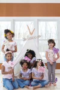 This sweet Dream Catcher themed girl's Valentine's Day Party for kids is full of cute ideas for decorations, desserts, balloons and more! The lovely Galentine's Day tablesetting is playful and fun and will inspire your classroom, home or friends party! #Valentines #ValentinesDay #PartyIdeas #partysupplies #Galentines
