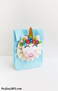 Throwing a girls unicorn party and want a cute idea for a DIY favor bag? This free printable template and tutorial for unicorn goody bags is perfect for kids birthdays or showers! #unicorns #unicornparty #printable #favors
