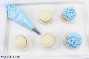 These simple DIY cupcake toppers are perfect for your Alice in Wonderland theme party! The gold key and "Eat Me" decorations are easy ideas to make your party food whimsical and fun for all ages! #AliceinWonderland #cupcakes #TeaPartyIdeas