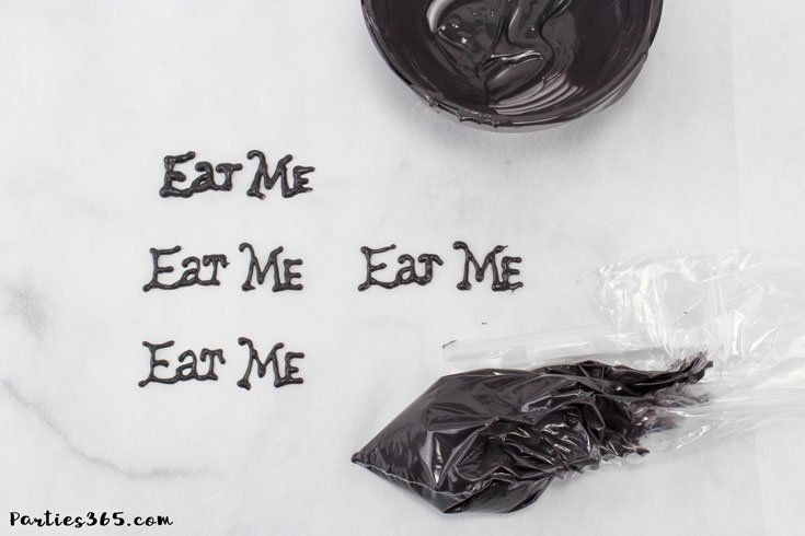 These simple DIY cupcake toppers are perfect for your Alice in Wonderland theme party! The gold key and "Eat Me" decorations are easy ideas to make your party food whimsical and fun for all ages! #AliceinWonderland #cupcakes #TeaPartyIdeas