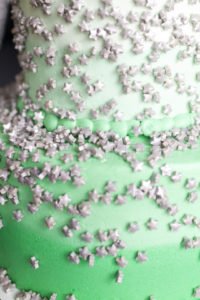 Planning a bridal shower and looking for ideas for fun, yet simple themes? How about an elegant "Mint to Be" theme in beautiful greens?! Perfect for spring or summer, check out these pictures for decorations, games, favors, table ideas and more! #bridalshower #mint #bridalshowertheme