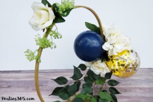This unique DIY centerpiece, made from an Embroidery Hoop, flowers and mini balloons, is perfect for a party, birthday, wedding, graduation or anniversary! This simple crafts project tutorial will show you how to create beautiful decor for your big event! #centerpiece #embroideryhoop #partydecor #partyideas