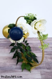 This unique DIY centerpiece, made from an Embroidery Hoop, flowers and mini balloons, is perfect for a party, birthday, wedding, graduation or anniversary! This simple crafts project tutorial will show you how to create beautiful decor for your big event! #centerpiece #embroideryhoop #partydecor #partyideas