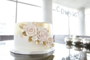 Planning an engagement party and need DIY ideas for decorations and themes? Keep things simple by focusing on metallics and champagne! This chic champagne celebration will inspire your cake, outfit, favors and more! #engagementparty #weddingshower #partythemes #partydecor