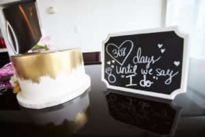 Planning an engagement party and need DIY ideas for decorations and themes? Keep things simple by focusing on metallics and champagne! This chic champagne celebration will inspire your cake, outfit, favors and more! #engagementparty #weddingshower #partythemes #partydecor