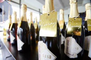 Planning an engagement party and need DIY ideas for decorations and themes? Keep things simple by focusing on metallics and champagne! This chic champagne celebration will inspire your cake, outfit, favors and more! #engagementparty #weddingshower #partythemes #partydecor