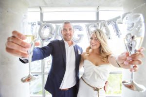 Planning an engagement party and need DIY ideas for decorations and themes? Keep things simple by focusing on metallics and champagne! This chic champagne celebration will inspire your cake, outfit, favors and more! #engagementparty #weddingshower #partythemes #partydecor