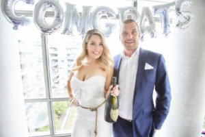 Planning an engagement party and need DIY ideas for decorations and themes? Keep things simple by focusing on metallics and champagne! This chic champagne celebration will inspire your cake, outfit, favors and more! #engagementparty #weddingshower #partythemes #partydecor