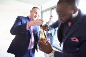 Planning an engagement party and need DIY ideas for decorations and themes? Keep things simple by focusing on metallics and champagne! This chic champagne celebration will inspire your cake, outfit, favors and more! #engagementparty #weddingshower #partythemes #partydecor