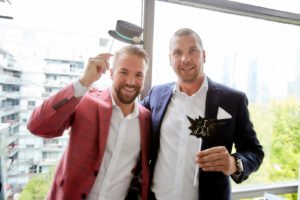 Planning an engagement party and need DIY ideas for decorations and themes? Keep things simple by focusing on metallics and champagne! This chic champagne celebration will inspire your cake, outfit, favors and more! #engagementparty #weddingshower #partythemes #partydecor