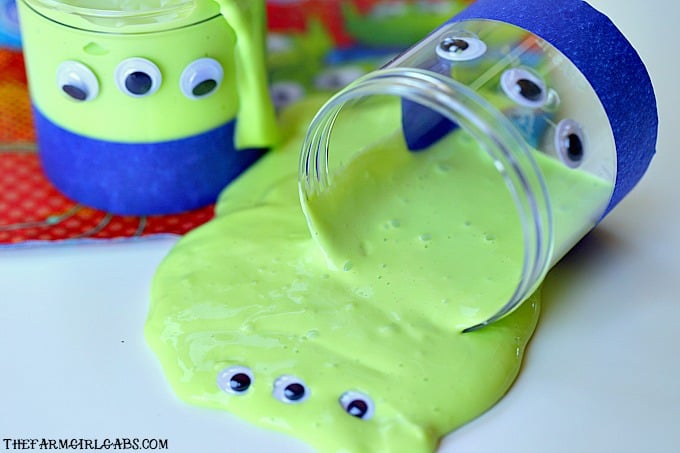 Looking for fun Toy Story Birthday Party Ideas? Here's your ultimate guide to decorations, food, games, favors and more, perfect for this theme that works for a boy or a girl! #ToyStory #toystoryparty #birthdayideas #partysupplies