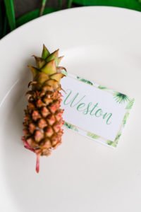 Want to set a beautiful outdoor dining table for a summer party? You'll love this simple tablescape featuring a palm leaf centerpiece and tropical decor! Click through to see all the summery tabletop decorations! #summerparty #outdoordining #tablescape #centerpiece #tropical
