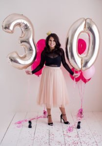 Adult cake smash photo shoots for a milestone birthday are so much fun! You'll adore Deseree's 30th Birthday Photoshoot, full of classy DIY ideas for cake smash pictures to treasure for years to come! #30thbirthday #adultcakesmash #photoshoot #milestonebirthday