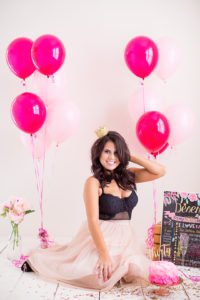Adult cake smash photo shoots for a milestone birthday are so much fun! You'll adore Deseree's 30th Birthday Photoshoot, full of classy DIY ideas for cake smash pictures to treasure for years to come! #30thbirthday #adultcakesmash #photoshoot #milestonebirthday