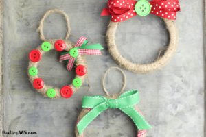 This easy DIY Christmas Mason Jar Lid Wreath craft idea is the perfect ornament for kids to make! It's perfect for teachers, for the tree, for gifts or just as a fun winter project! Instructions and supplies are right here... #christmasornament #christmascraft #christmasDIY #masonjar #masonjarlid