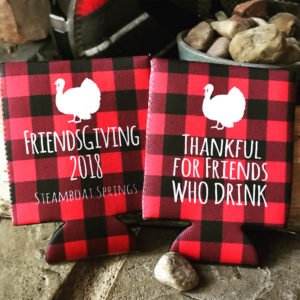 Want to host an epic Friendsgiving Dinner this year and need party ideas? We've got you covered with ideas for decorations, invitations, the menu and food, desserts, drinks and more! #friendsgiving #thanksgiving #friendsgivingdinner #holidayideas #partydecor