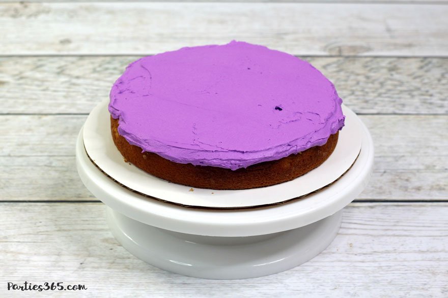 Looking for easy cake design ideas for a festive Mardi Gras cake? We have the perfect simple recipe celebrating the yellow, purple and green decorations of the holiday!