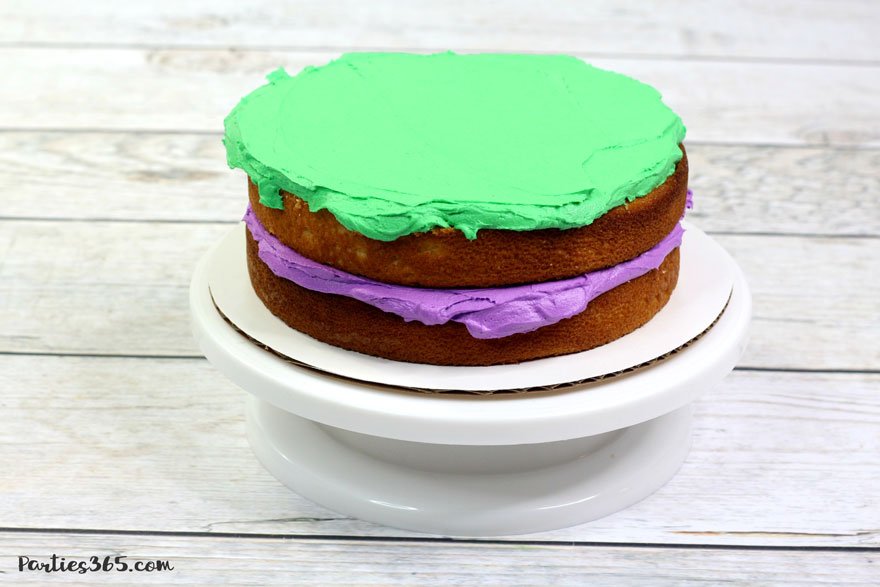 Looking for easy cake design ideas for a festive Mardi Gras cake? We have the perfect simple recipe celebrating the yellow, purple and green decorations of the holiday!