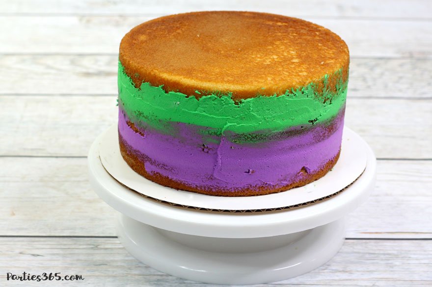 Looking for easy cake design ideas for a festive Mardi Gras cake? We have the perfect simple recipe celebrating the yellow, purple and green decorations of the holiday!