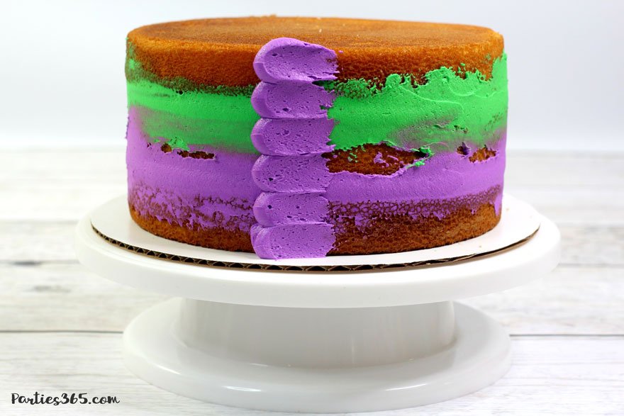 Looking for easy cake design ideas for a festive Mardi Gras cake? We have the perfect simple recipe celebrating the yellow, purple and green decorations of the holiday!