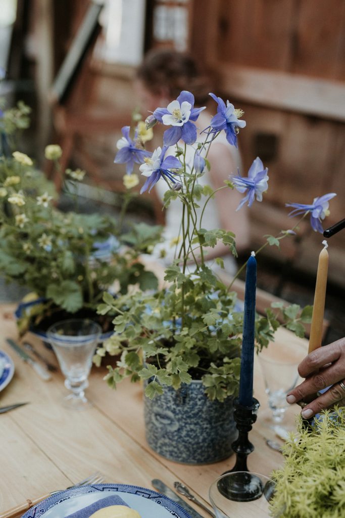 Want to set a gorgeous table this spring for a dinner party, Mother's Day, Easter , shower or just because? Here are 3 simple ideas for using florals as decor in your spring tablescape, table setting and centerpieces!