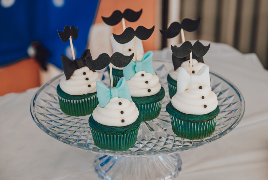 mustache cupcakes