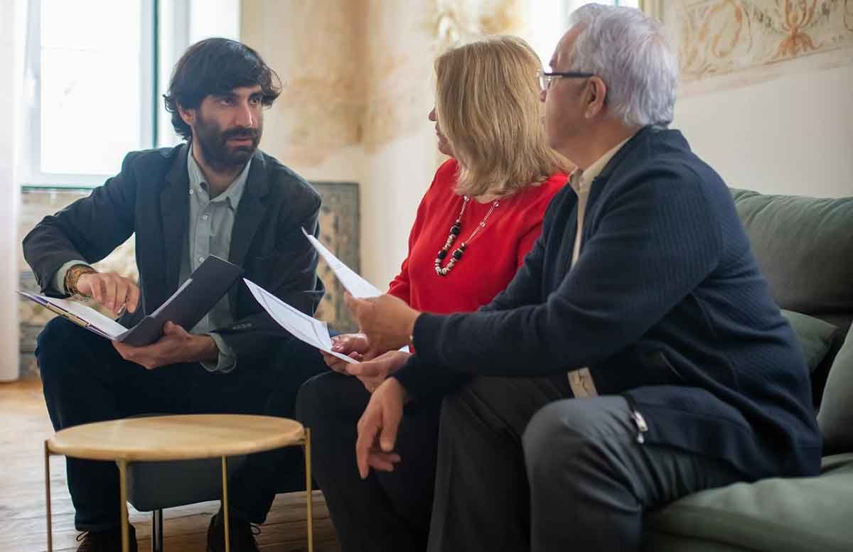 5 Reasons Why You Should Work With A Financial Advisor