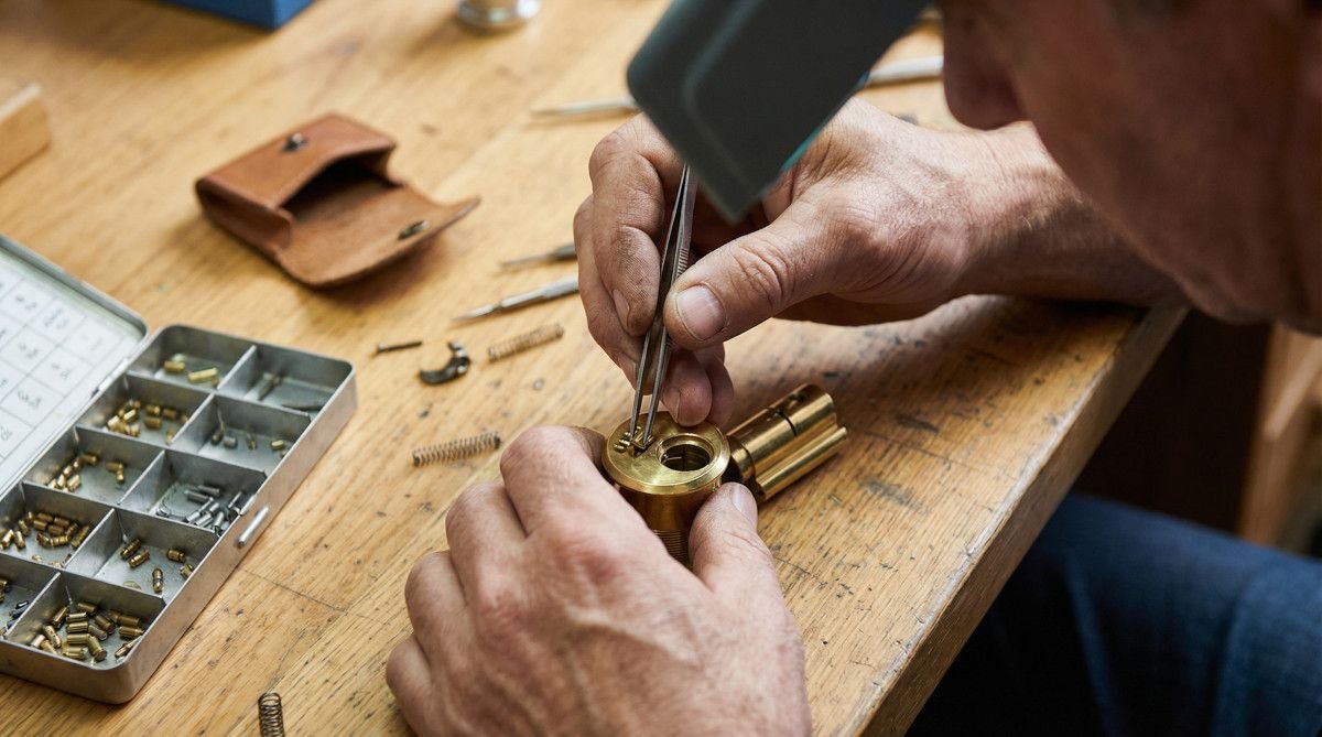 the-essential-guide-to-reliable-locksmith-services-2